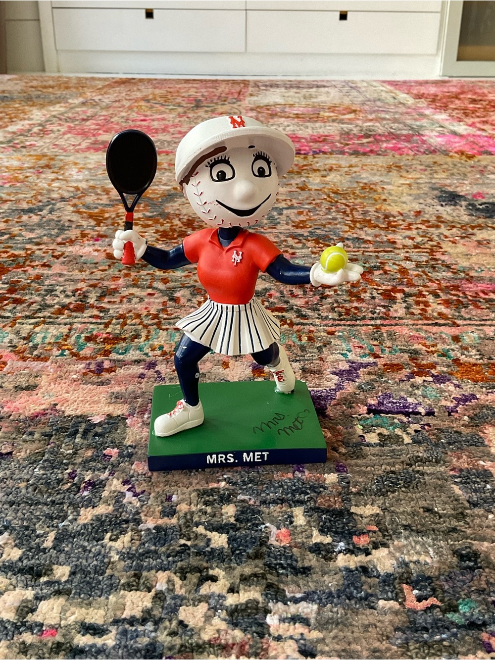 Rare NY METS MRS. MET Bobblehead with signature